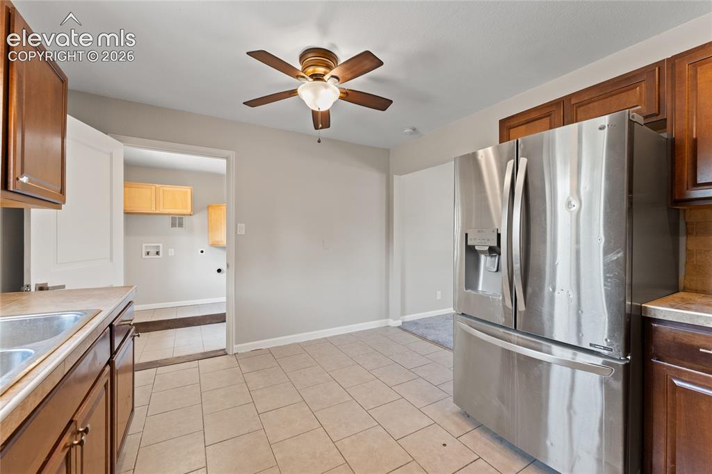 Image 9 of 27: Kitchen