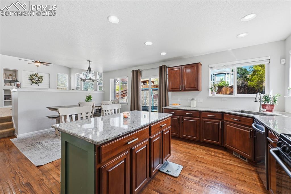 Image 10 of 34: Kitchen