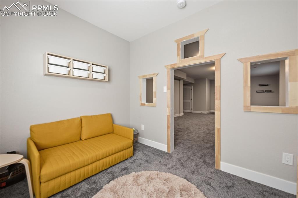 Image 27 of 34: Sitting Room