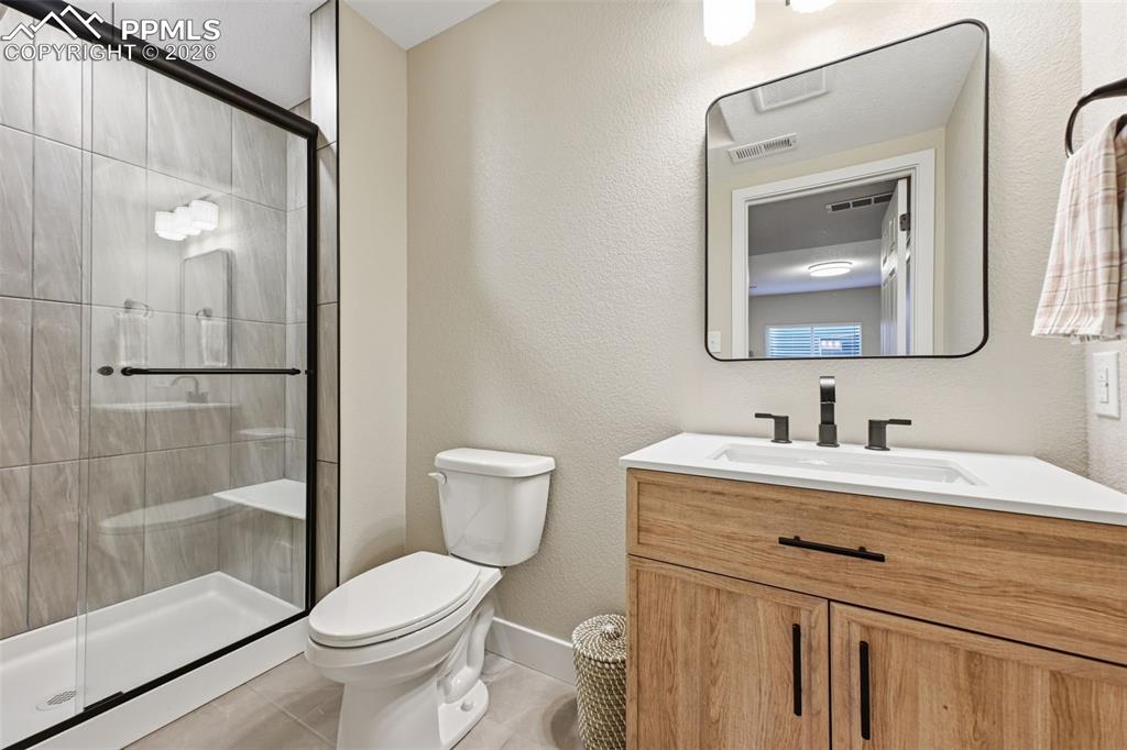 Image 30 of 34: Bathroom