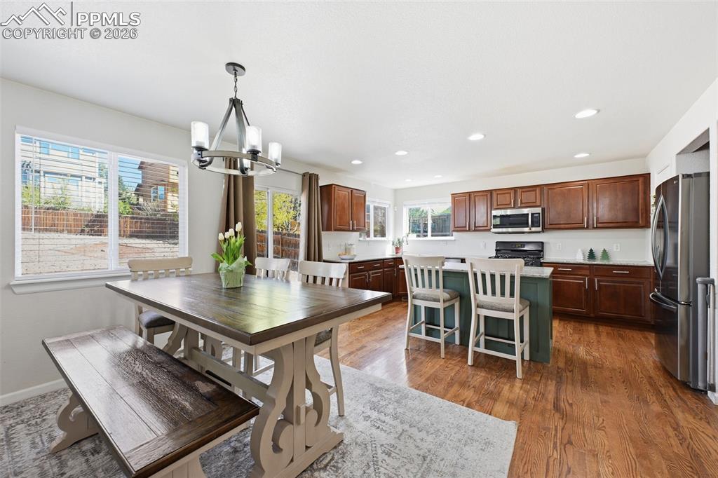 Image 8 of 34: Dining Area