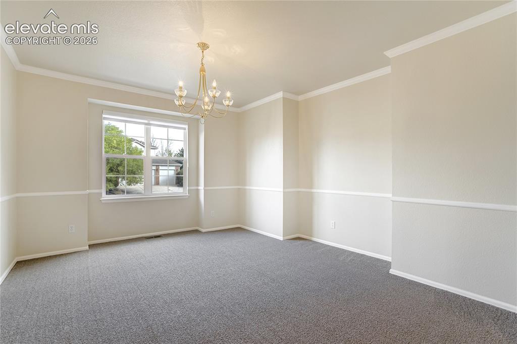 Image 17 of 48: Dining Area