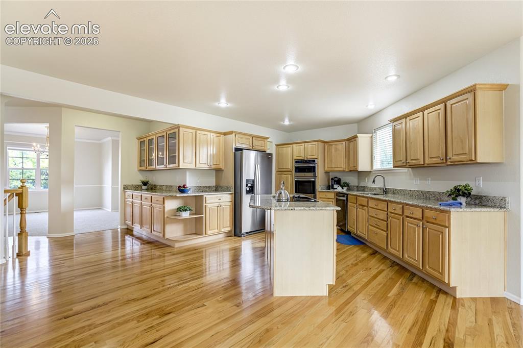 Image 7 of 48: Kitchen
