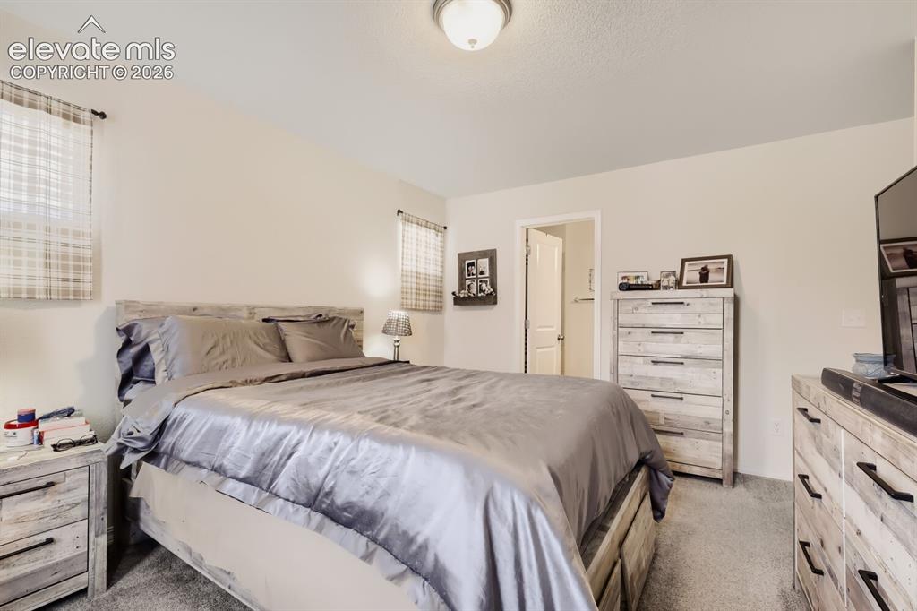 Image 10 of 18: Bedroom