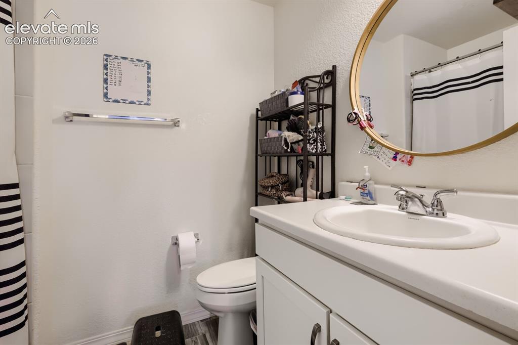 Image 15 of 18: Bathroom