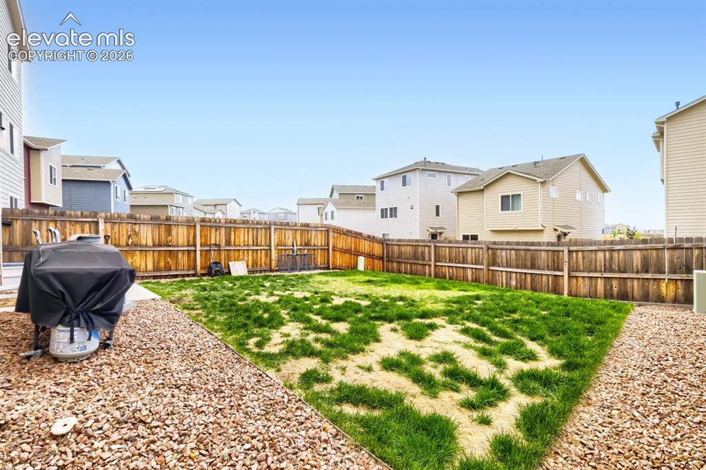 Image 17 of 18: Yard
