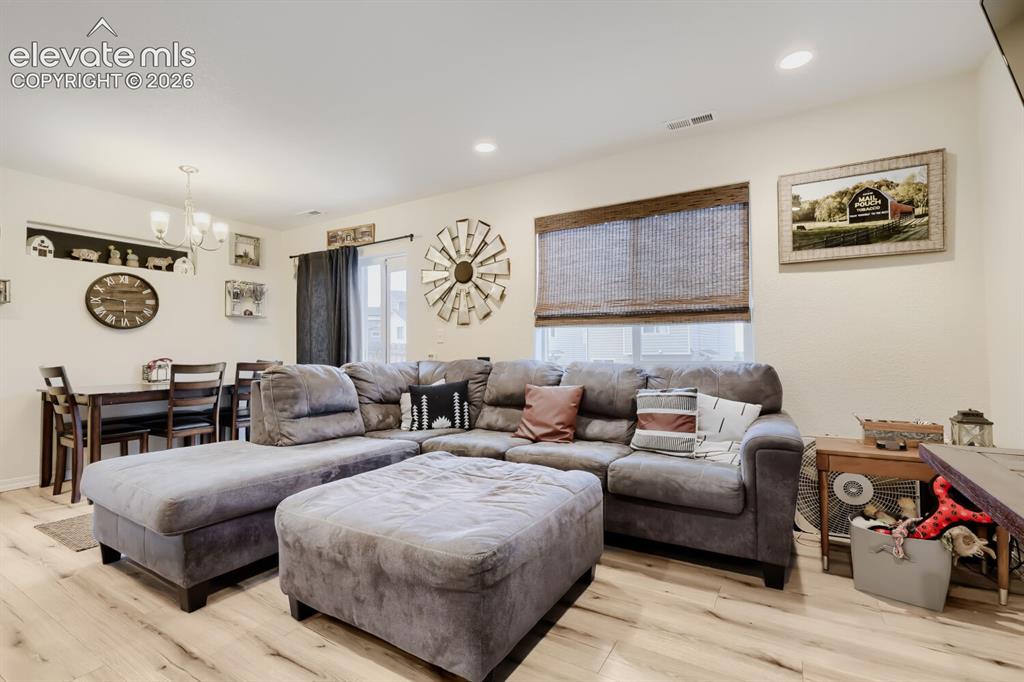 Image 4 of 18: Living Room