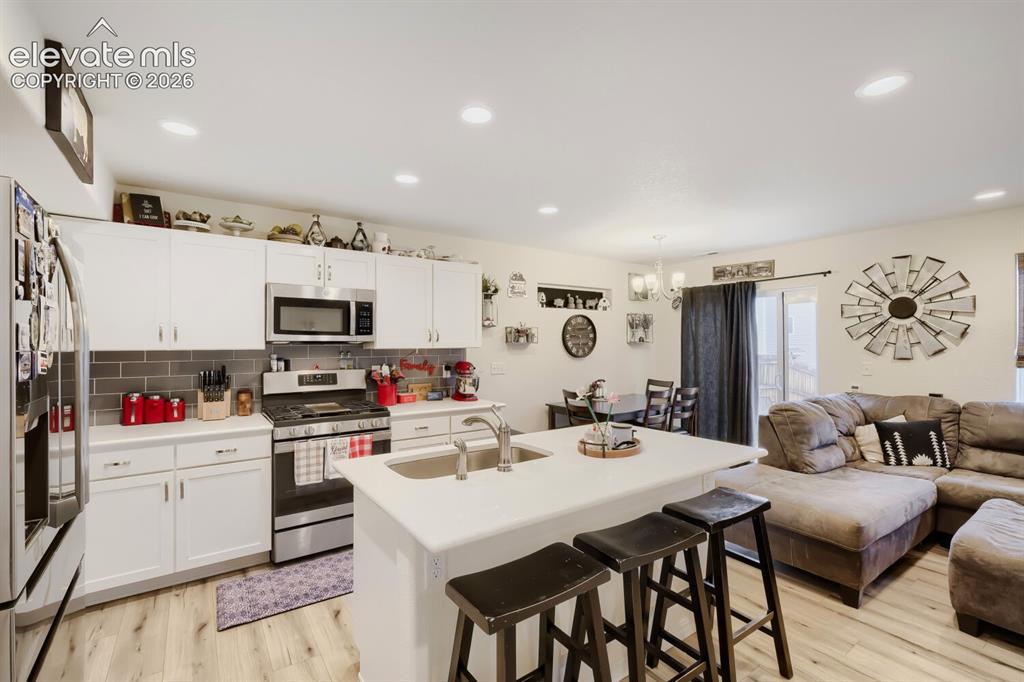 Image 7 of 18: Kitchen