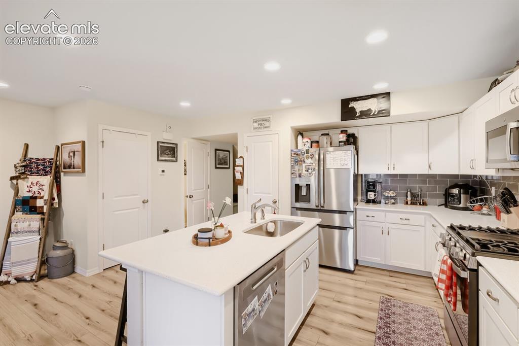 Image 8 of 18: Kitchen