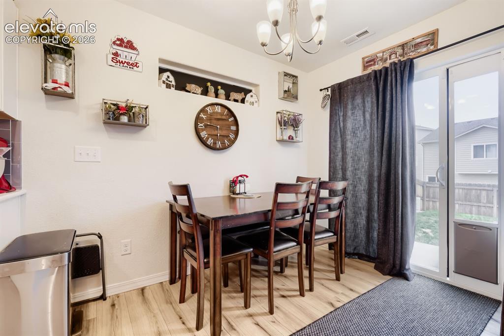 Image 9 of 18: Dining Area