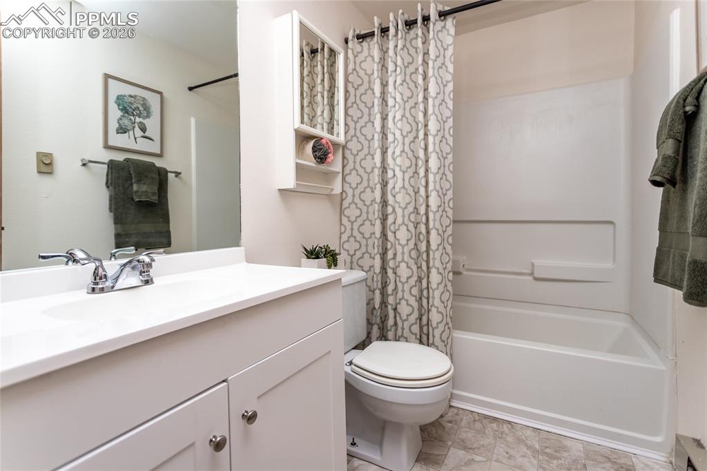 Image 14 of 39: Full bath is on the lower level. Unoccupied unit 1903