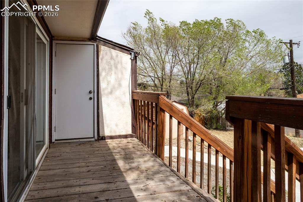 Image 16 of 39: Extra storage off the deck. Unoccupied unit 1903