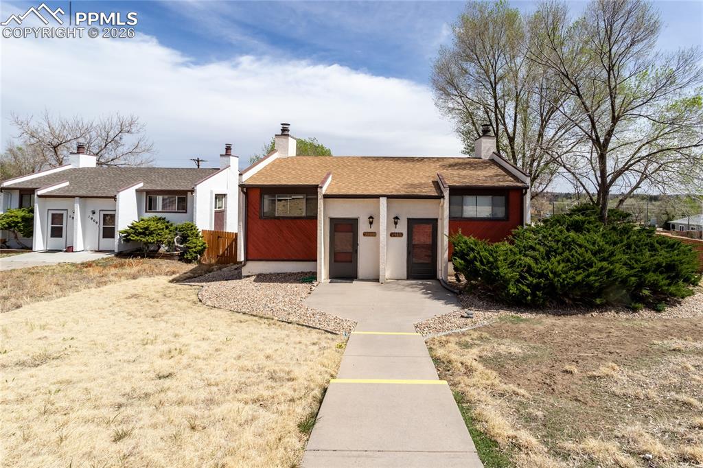Image 2 of 39: Well maintained duplex on a large lot just minutes from I-25 and Centennial