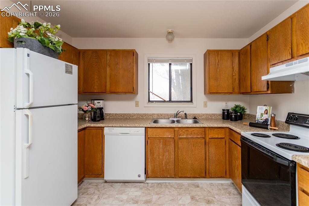 Image 8 of 39: Full kitchen with lots of counter space. Unoccupied unit 1903