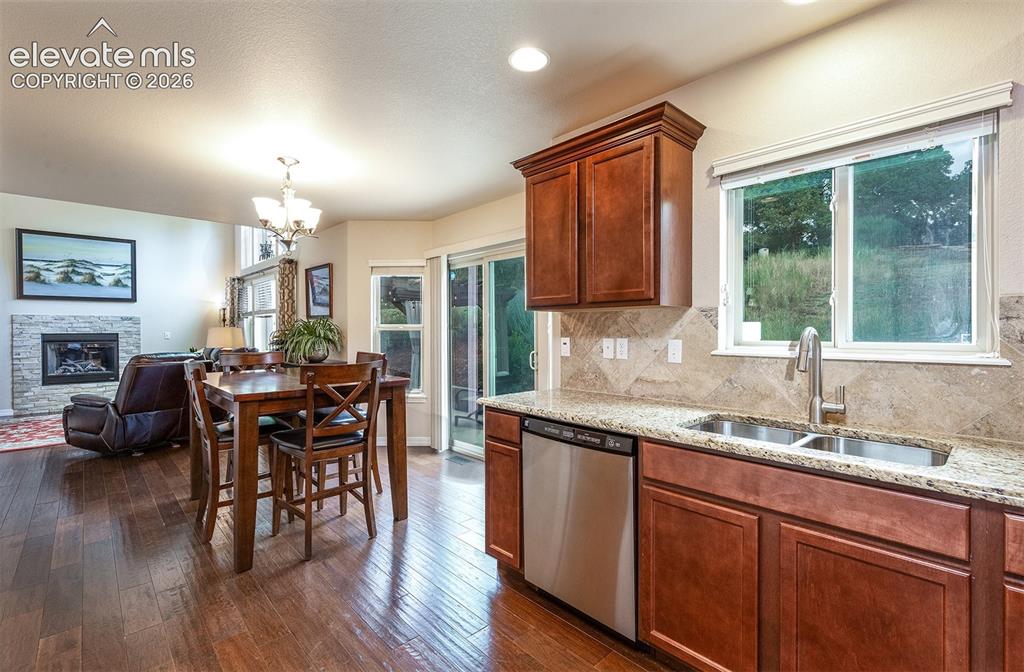 Image 12 of 44: Kitchen