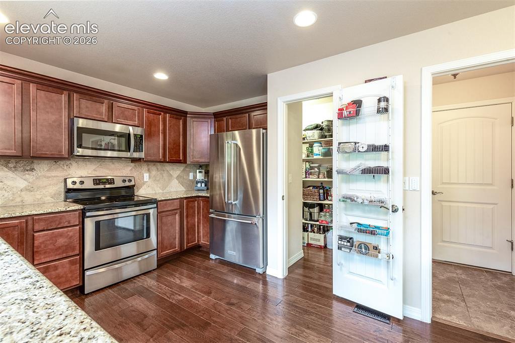 Image 15 of 44: Kitchen