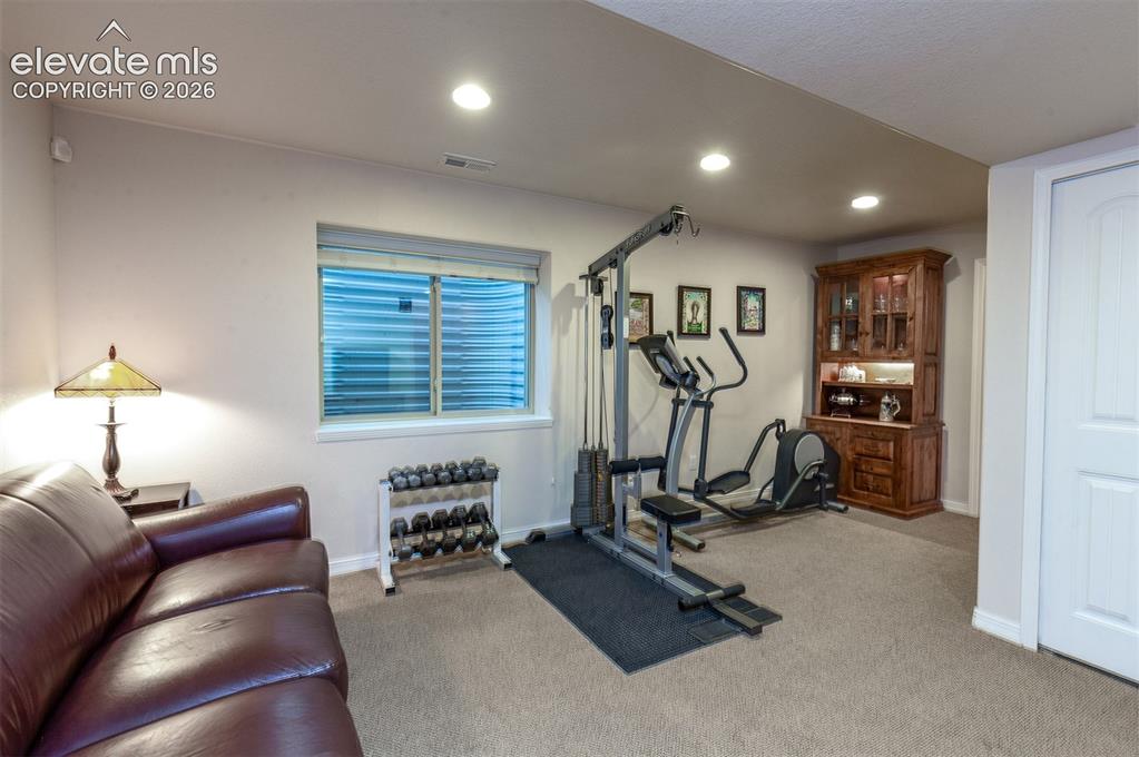 Image 31 of 44: Family Room