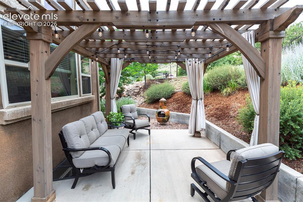 Image 5 of 44: Patio