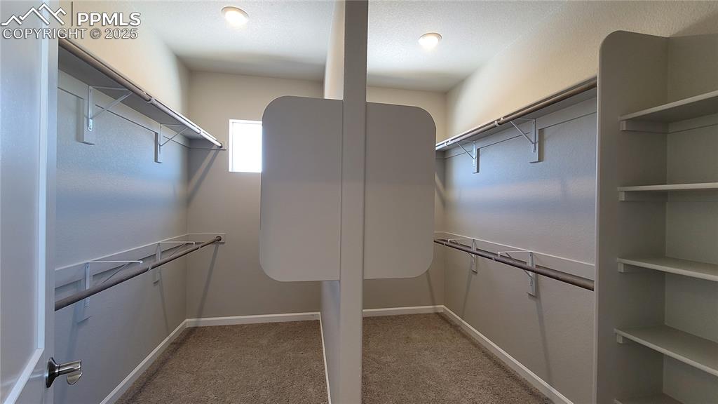 Image 21 of 35: Closet