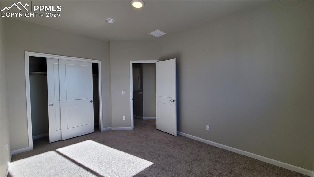 Image 25 of 35: Bedroom