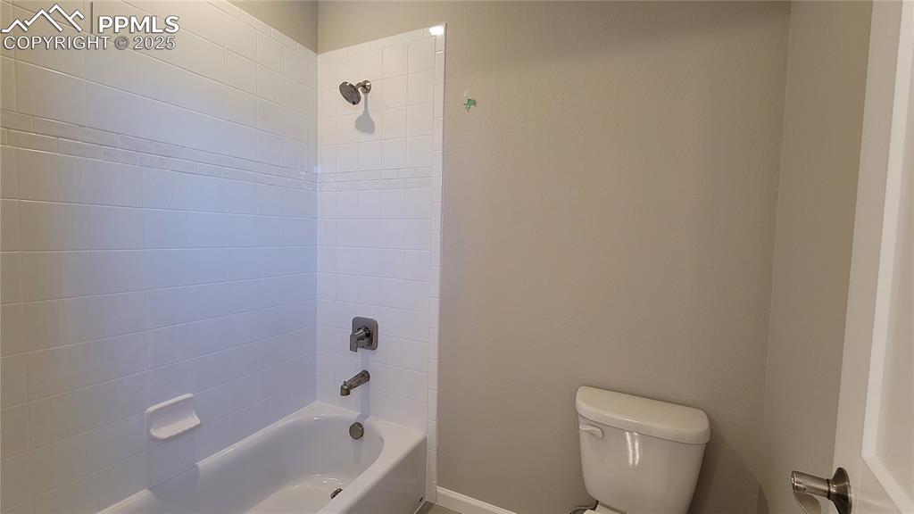 Image 29 of 35: Bathroom