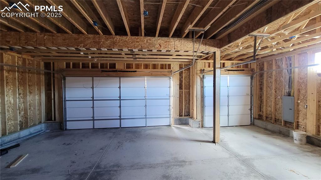 Image 39 of 41: Garage