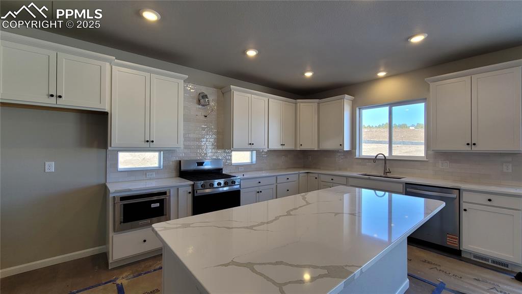 Image 7 of 35: Kitchen