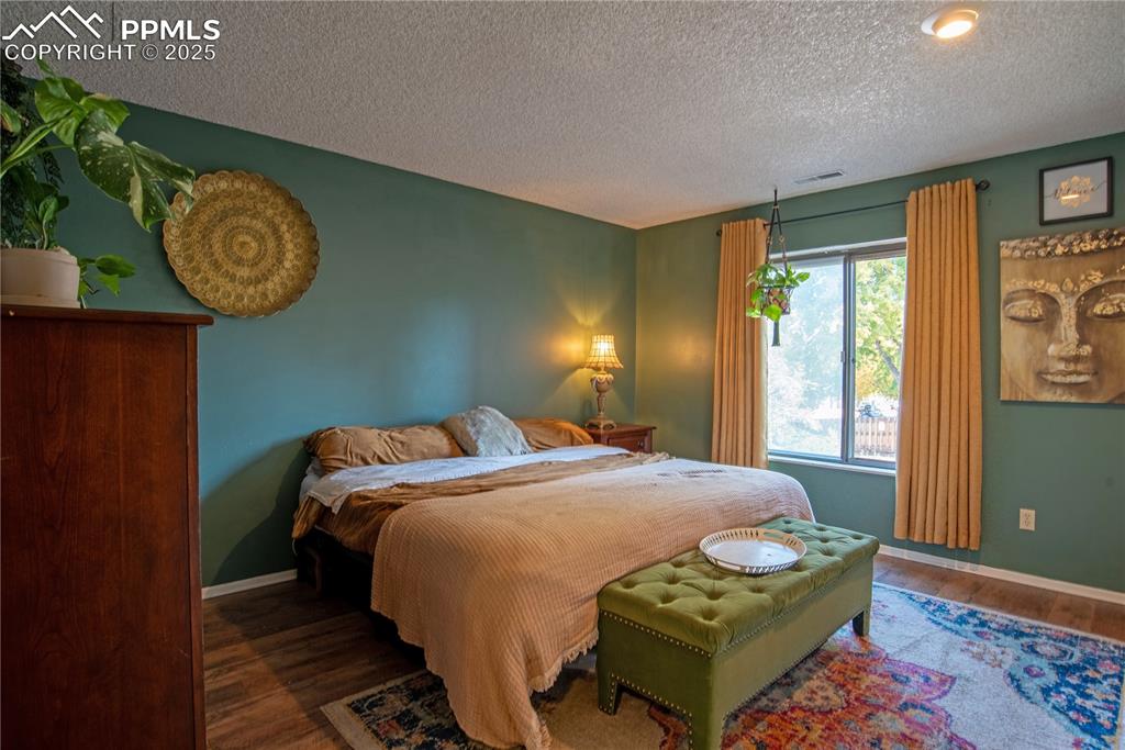 Image 20 of 29: Primary bedroom 