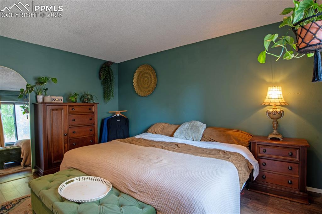 Image 21 of 29: Primary bedroom 