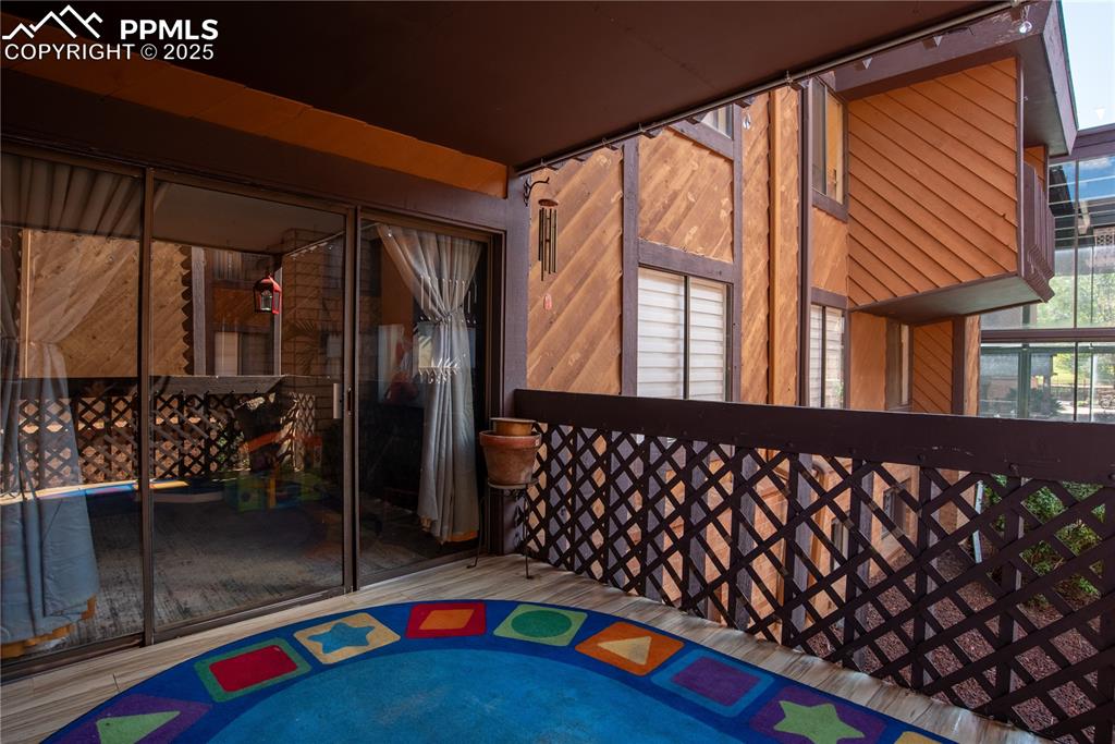 Image 24 of 29: Patio 