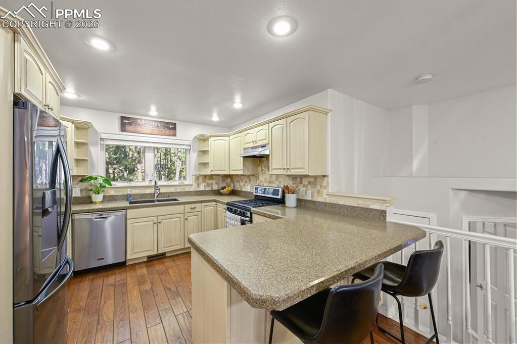 Image 3 of 47: Kitchen