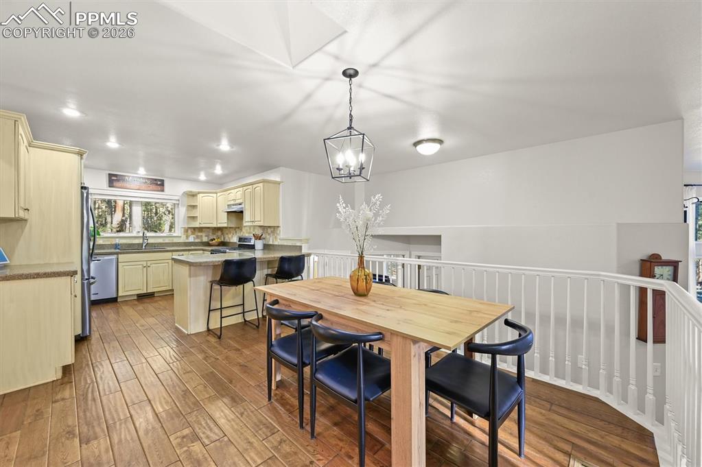 Image 6 of 47: Dining Area