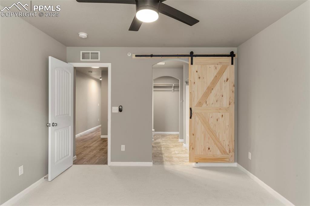 Image 10 of 25: Bedroom