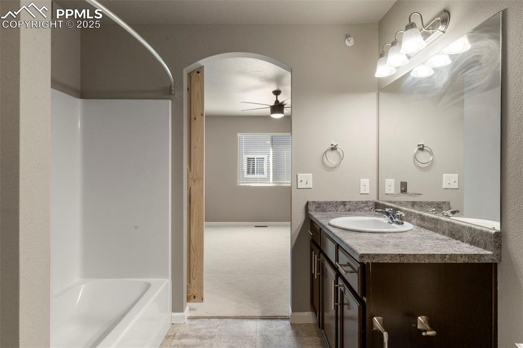 Image 12 of 25: Bathroom