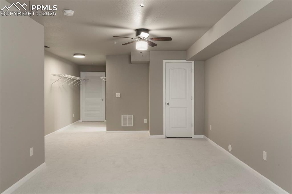 Image 15 of 25: Bedroom