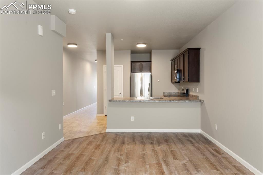 Image 3 of 25: Kitchen