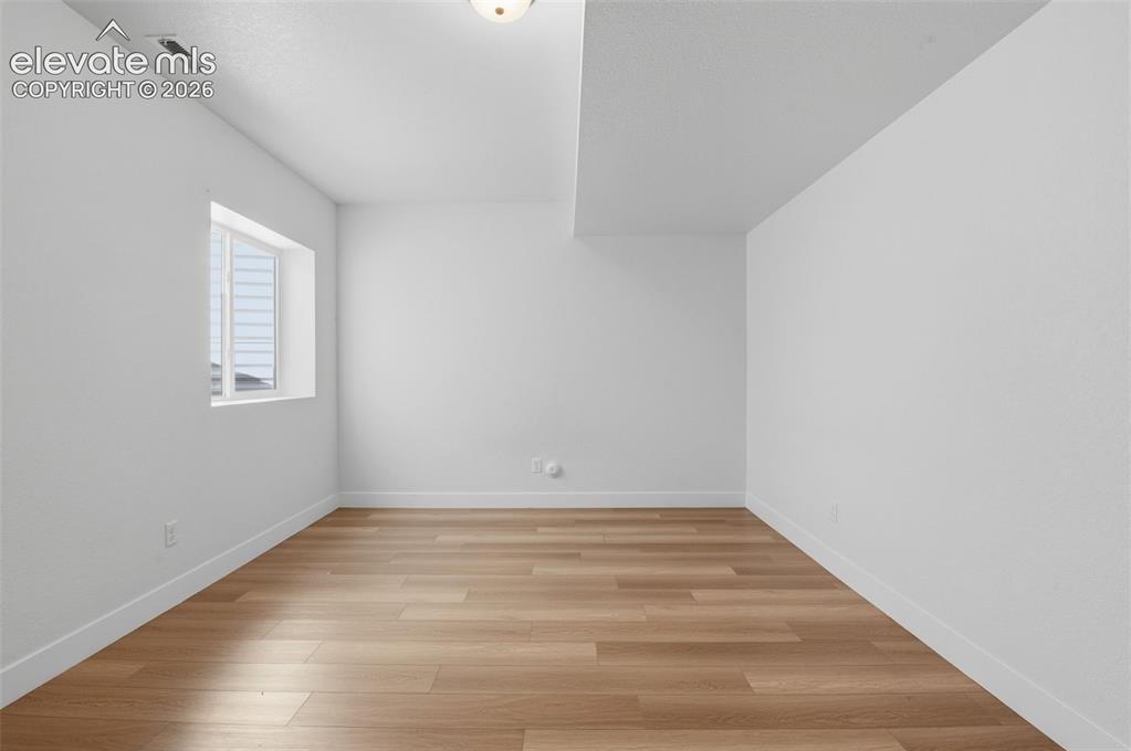 Image 24 of 31: Flex space for gym, office, craftroom, etc