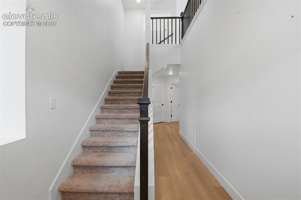 Image 3 of 31: Entryway