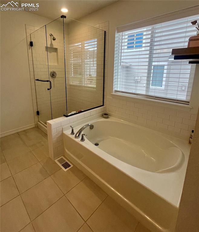 Image 14 of 32: Bathroom