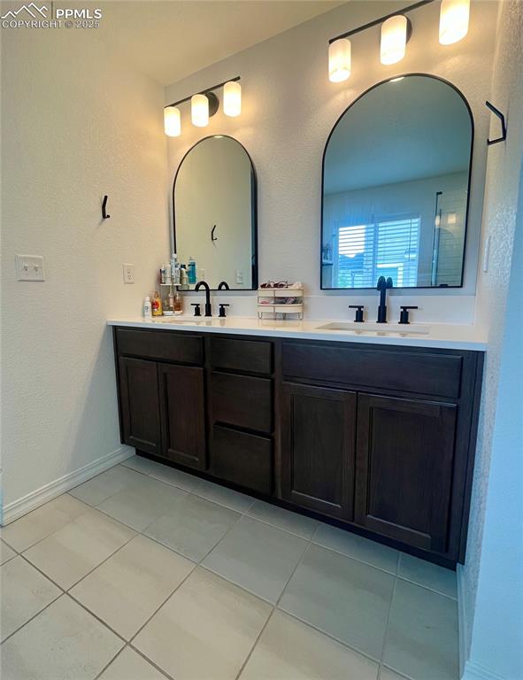 Image 16 of 32: Bathroom