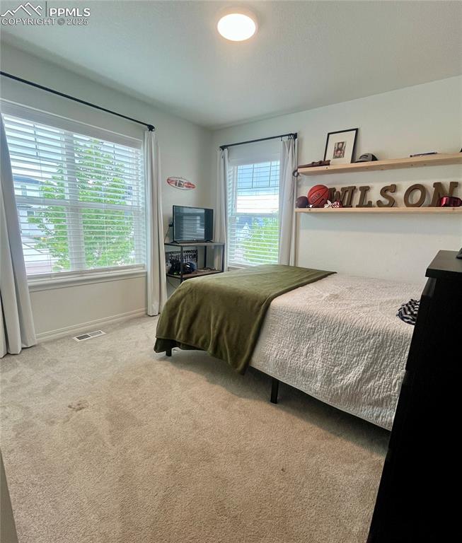 Image 17 of 32: Bedroom