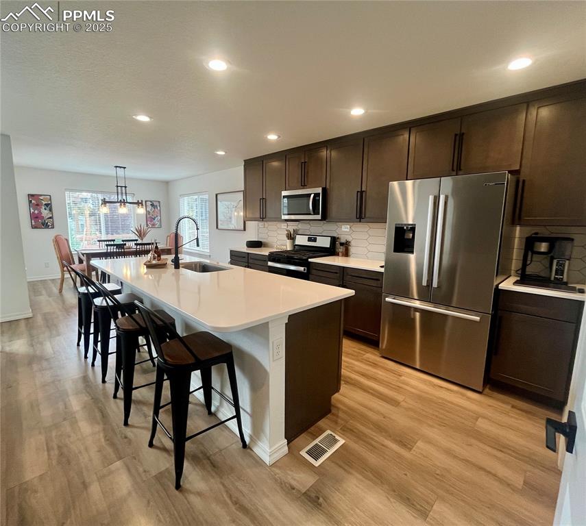 Image 4 of 32: Kitchen