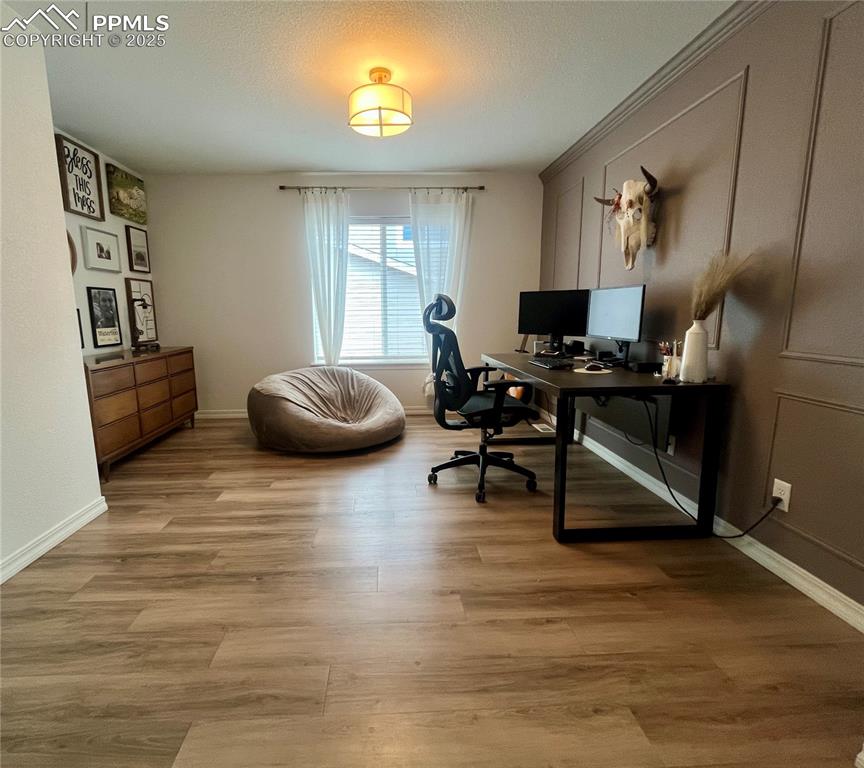 Image 6 of 32: Office