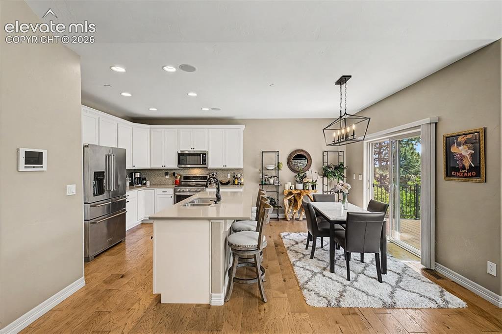 Image 12 of 50: Kitchen