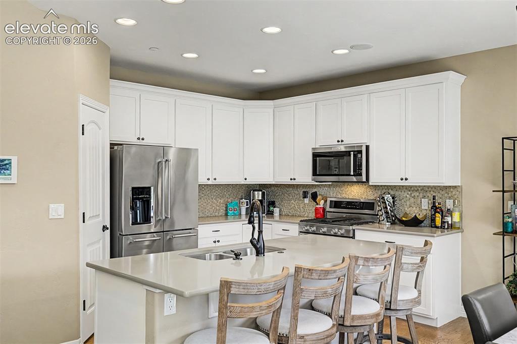 Image 13 of 50: Kitchen