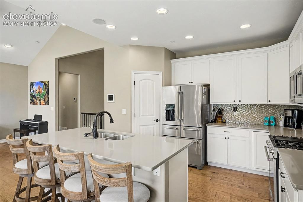 Image 14 of 50: Kitchen