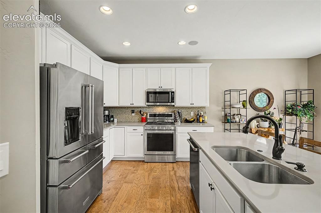 Image 15 of 50: Kitchen