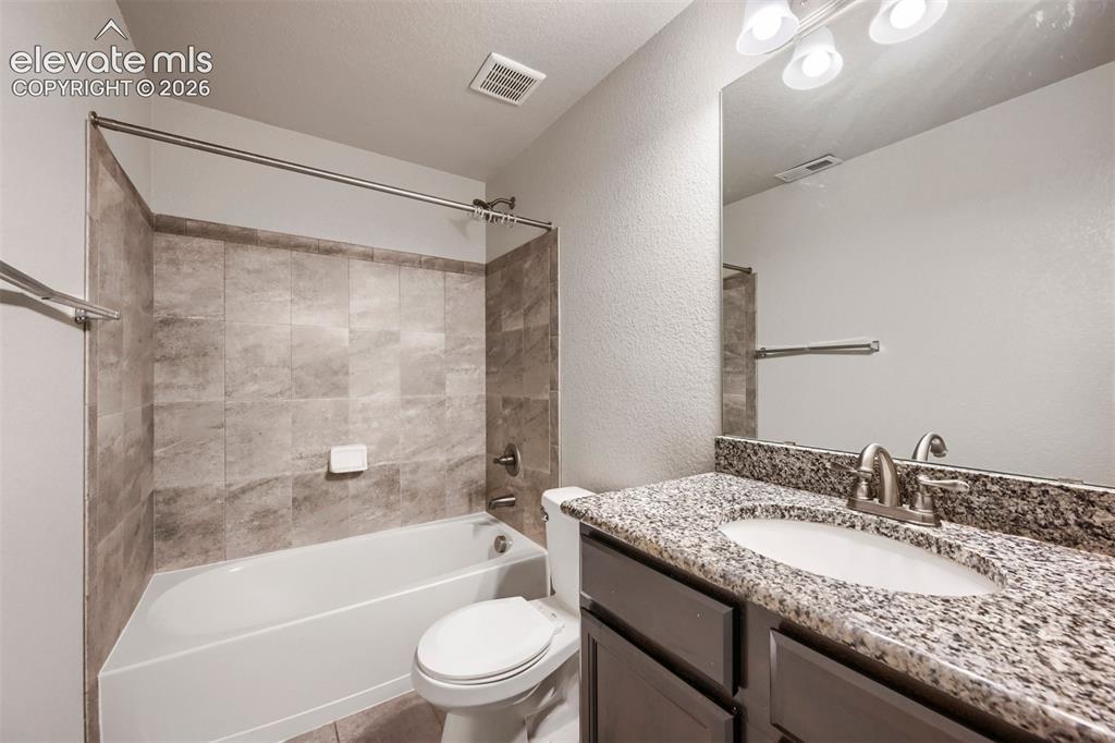 Image 33 of 41: Bathroom