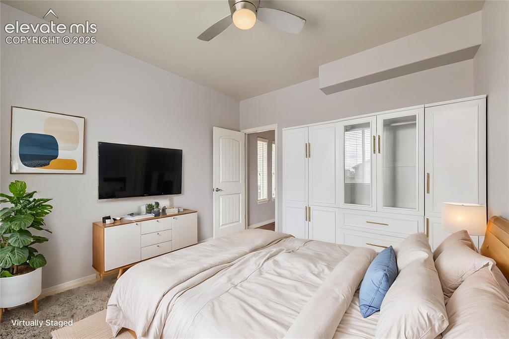 Image 4 of 41: Integrated ceiling fan with light fixture