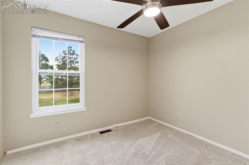 Image 13 of 25: Bedroom